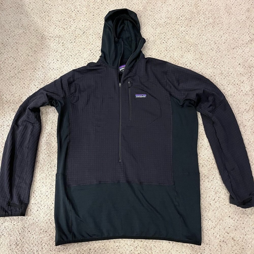 Patagonia hooded R1 grid fleece 3/4 zip pullover